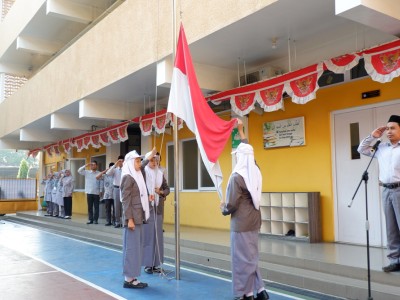 Upacara Bendera Kelas XII MIPA